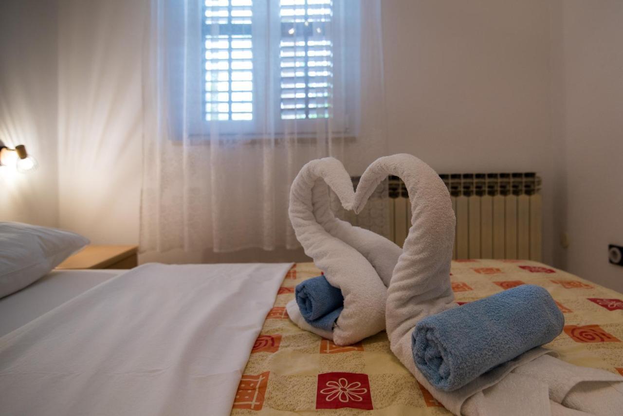 Apartments Karabaic Krk Крк Экстерьер фото