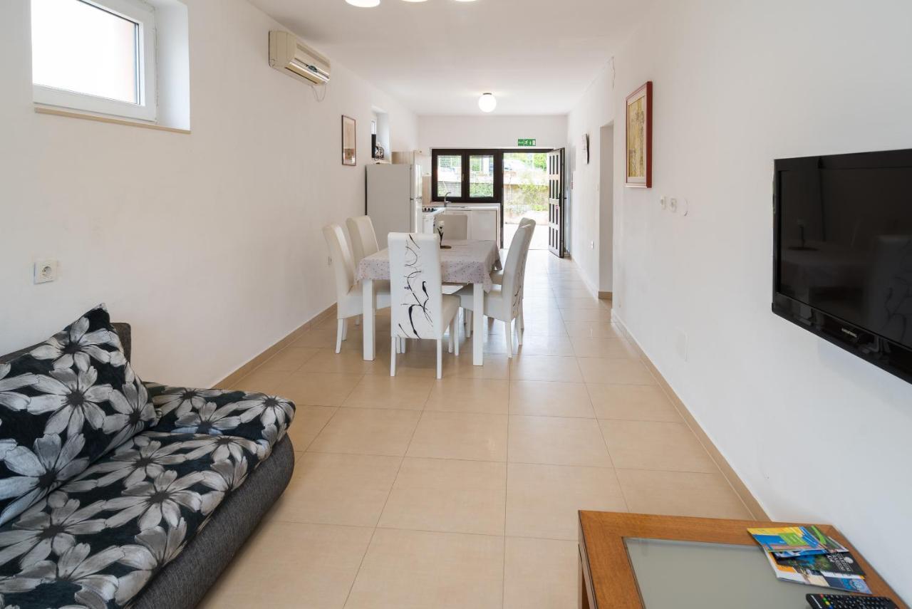 Apartments Karabaic Krk Крк Экстерьер фото